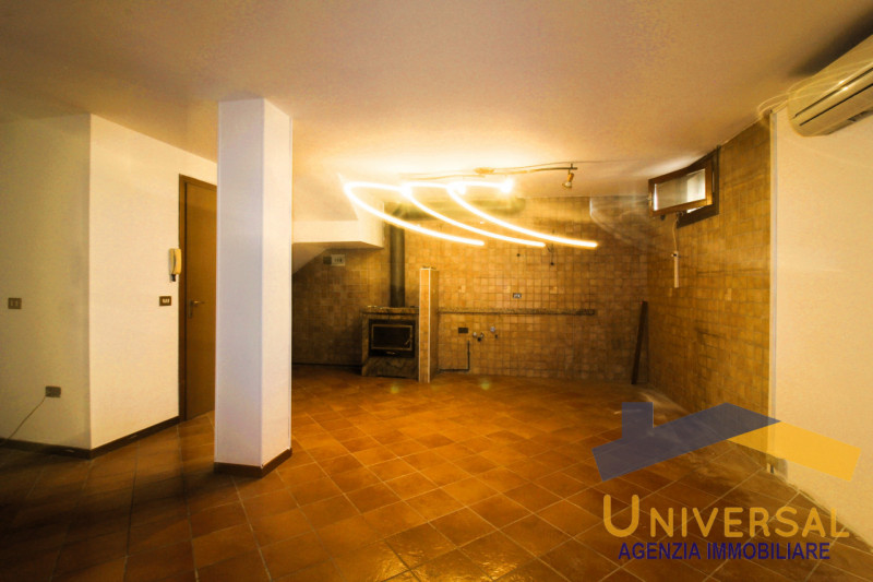 CAMPODARSEGO - All' interno di tranquillo quartiere residenziale, lontano da traffico e rumori e ...