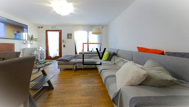 V399 - Proponiamo in vendita esclusiva, appartamento al piano terra con giardino e ingresso indip...