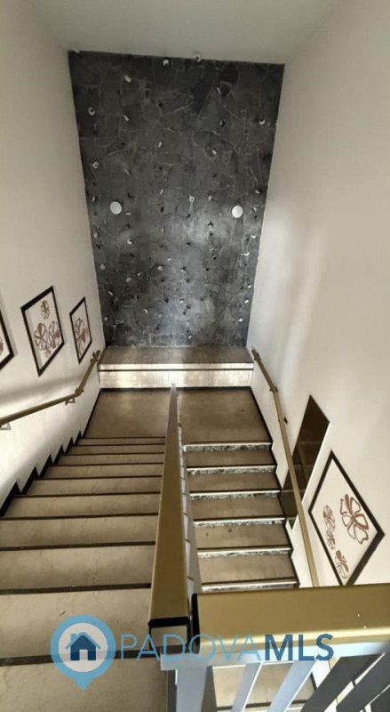 Immobile in esclusiva al Gruppo Padova MLS
ARCELLA – STAZIONE  STRUTTURA COMMERCIALE con scoperto...