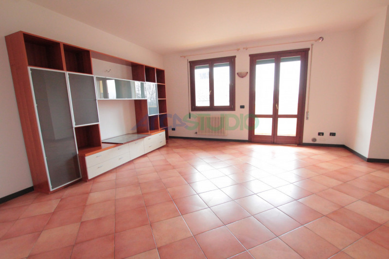 Bolzano Vicentino: in pieno centro paese comodo ai servizi principali, introvabile soluzione di a...