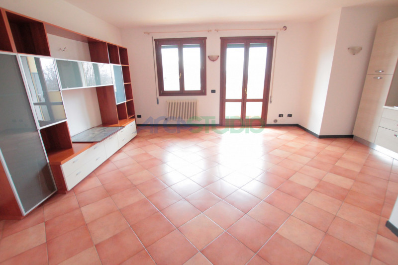 Bolzano Vicentino: in pieno centro paese comodo ai servizi principali, introvabile soluzione di a...