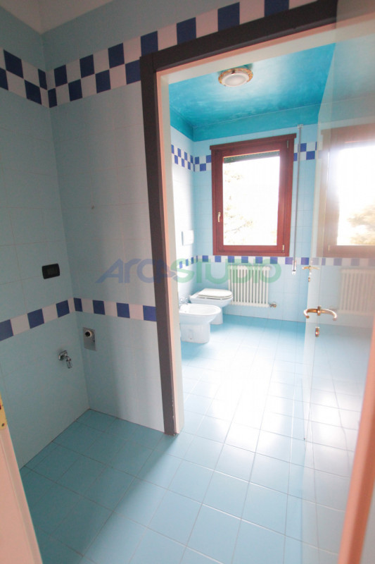 Bolzano Vicentino: in pieno centro paese comodo ai servizi principali, introvabile soluzione di a...