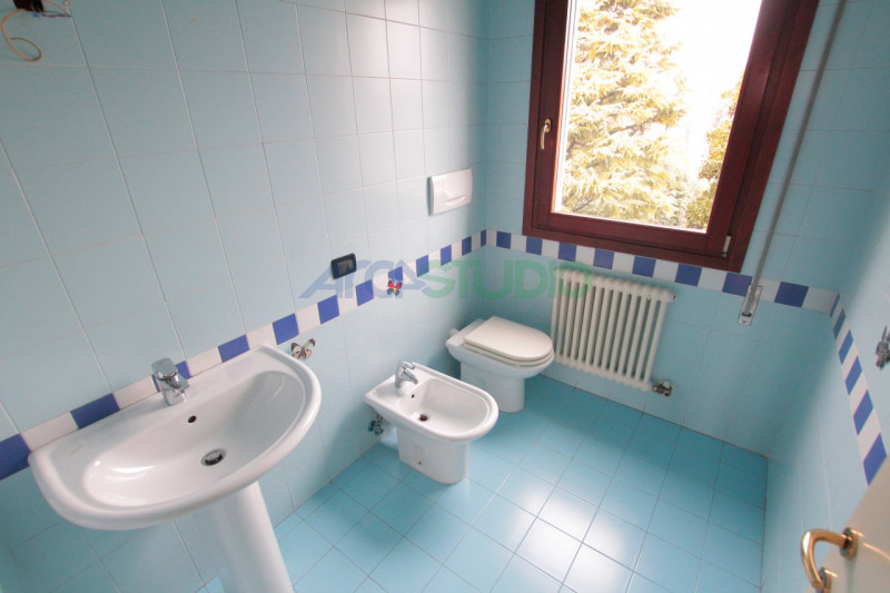 Bolzano Vicentino: in pieno centro paese comodo ai servizi principali, introvabile soluzione di a...