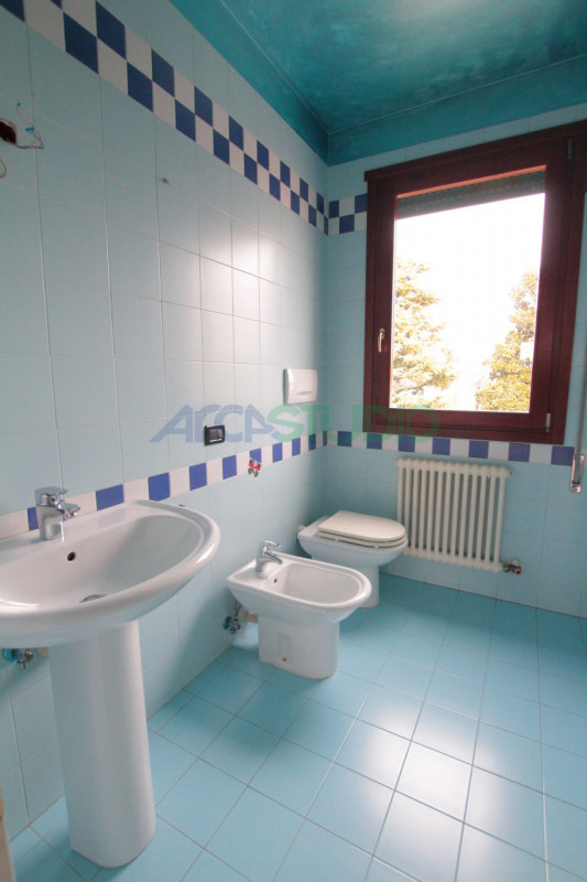 Bolzano Vicentino: in pieno centro paese comodo ai servizi principali, introvabile soluzione di a...