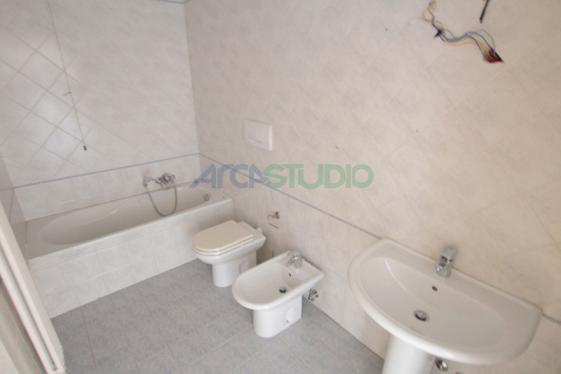 Bolzano Vicentino: in pieno centro paese comodo ai servizi principali, introvabile soluzione di a...