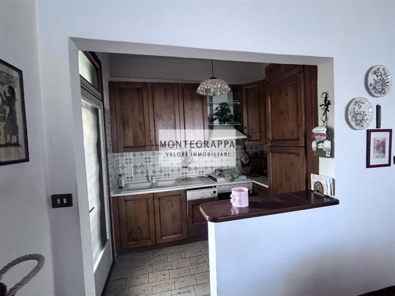 In zona comoda a tutti i servizi, proponiamo casa singola disposta su tre livelli, ideale per chi...