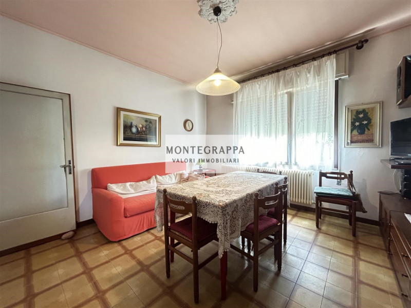 In zona comoda a tutti i servizi, proponiamo casa singola disposta su tre livelli, ideale per chi...