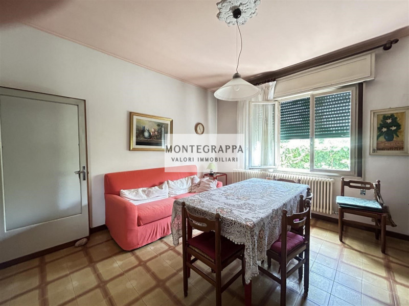 In zona comoda a tutti i servizi, proponiamo casa singola disposta su tre livelli, ideale per chi...