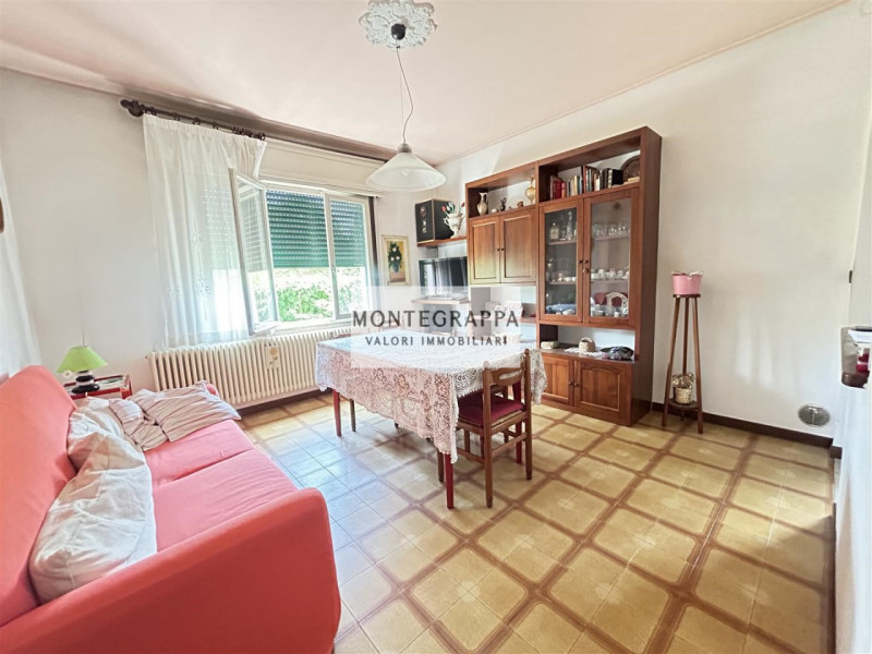 In zona comoda a tutti i servizi, proponiamo casa singola disposta su tre livelli, ideale per chi...