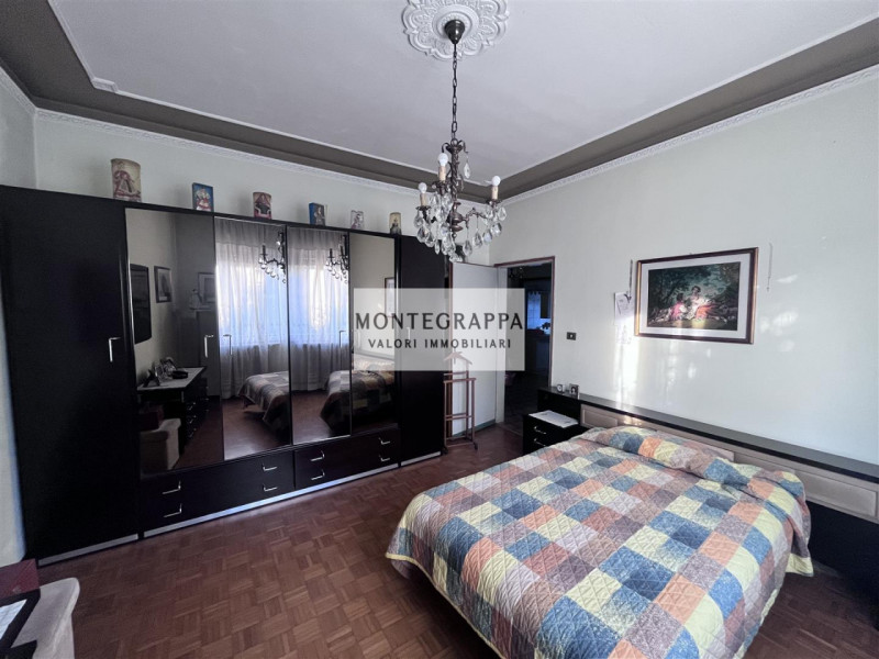 In zona comoda a tutti i servizi, proponiamo casa singola disposta su tre livelli, ideale per chi...