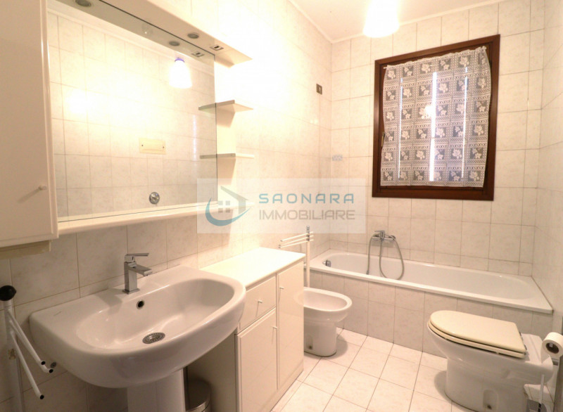 VILLATORA: appartamento al secondo e ultimo piano con ascensore in un condominio di dodici appart...