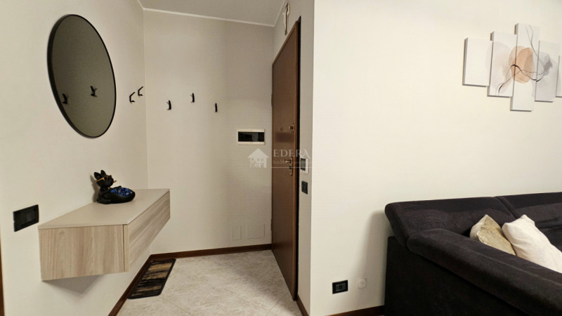 Si propone in esclusiva appartamento dalle introvabili caratteristiche in posizione centrale a po...