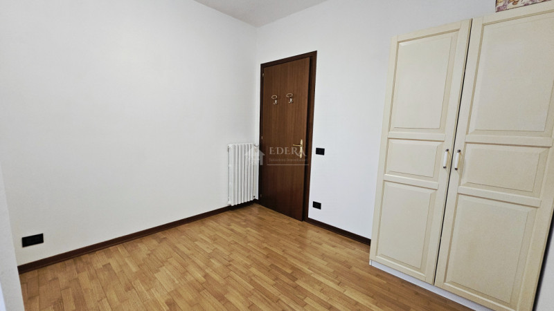 Si propone in esclusiva appartamento dalle introvabili caratteristiche in posizione centrale a po...