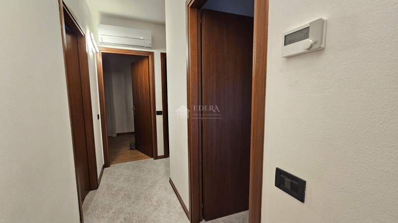 Si propone in esclusiva appartamento dalle introvabili caratteristiche in posizione centrale a po...