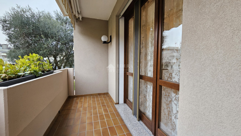 Si propone in esclusiva appartamento dalle introvabili caratteristiche in posizione centrale a po...