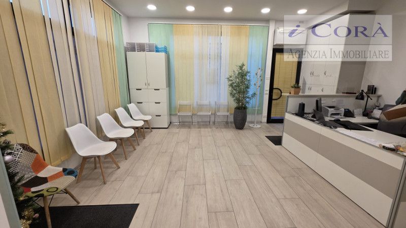 Abano Terme zona centralissima a ridosso in contesto di attività commerciali e palazzine residenz...