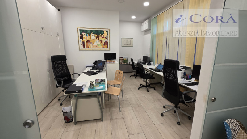 Abano Terme zona centralissima a ridosso in contesto di attività commerciali e palazzine residenz...