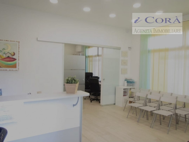 Abano Terme zona centralissima a ridosso in contesto di attività commerciali e palazzine residenz...