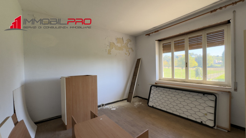 Casa singola degli anni ’50 situata in via Fusara a Carrè (VI), caratterizzata da ottima struttur...