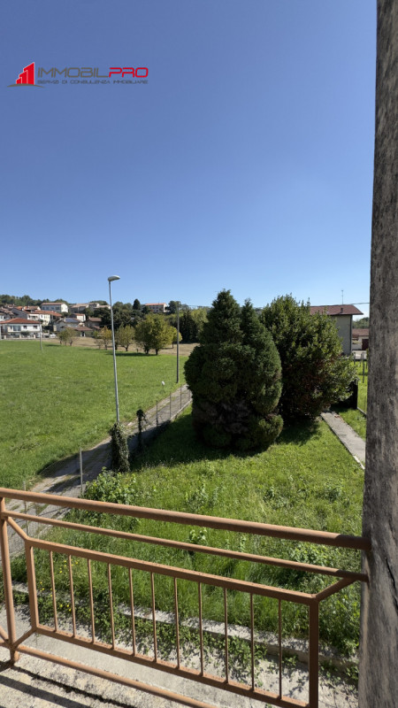 Casa singola degli anni ’50 situata in via Fusara a Carrè (VI), caratterizzata da ottima struttur...