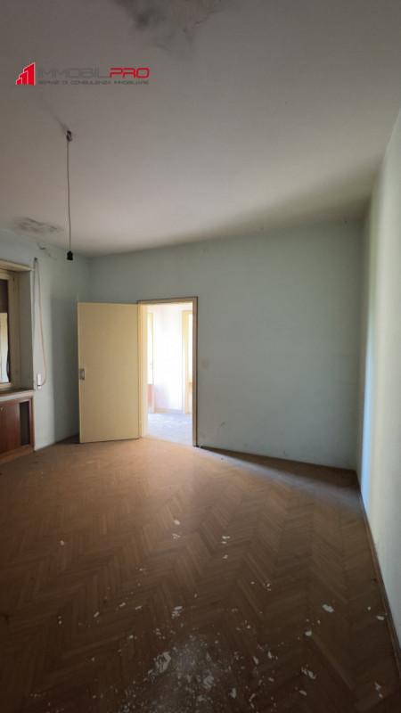 Casa singola degli anni ’50 situata in via Fusara a Carrè (VI), caratterizzata da ottima struttur...