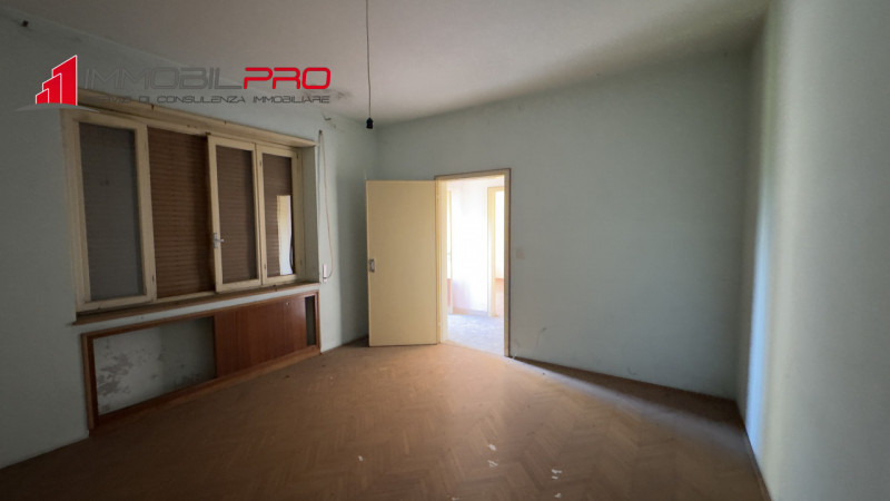 Casa singola degli anni ’50 situata in via Fusara a Carrè (VI), caratterizzata da ottima struttur...