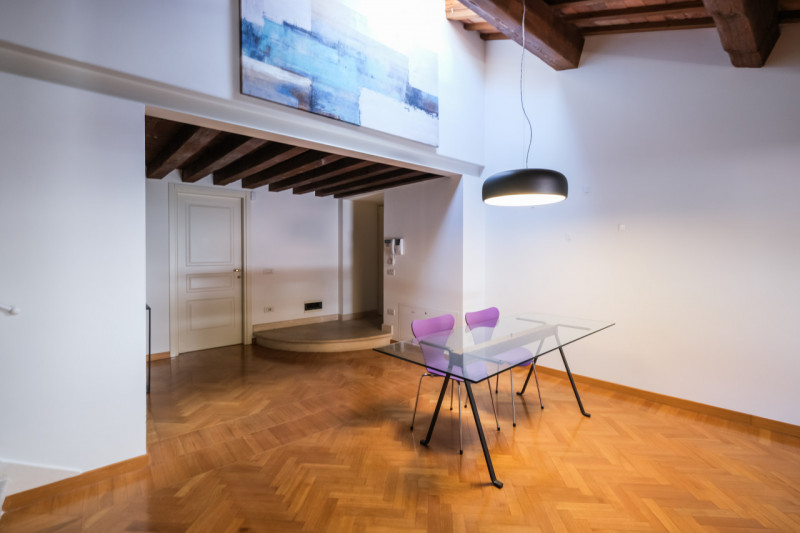 Nel cuore del centro storico, all’interno di una palazzina servita da ascensore composta da sole ...