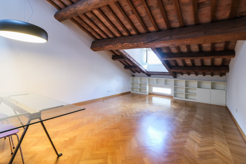 Nel cuore del centro storico, all’interno di una palazzina servita da ascensore composta da sole ...