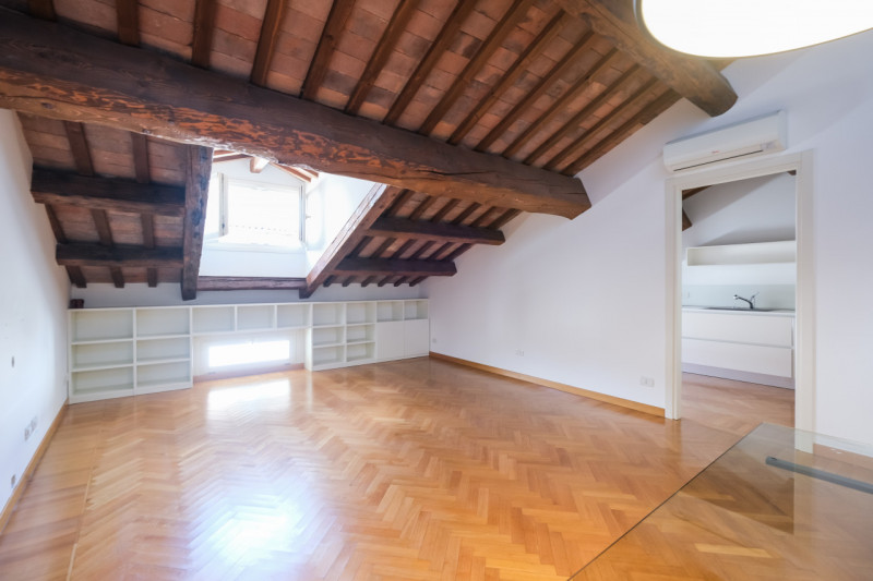 Nel cuore del centro storico, all’interno di una palazzina servita da ascensore composta da sole ...