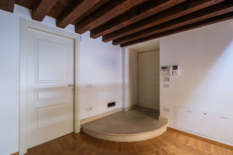 Nel cuore del centro storico, all’interno di una palazzina servita da ascensore composta da sole ...