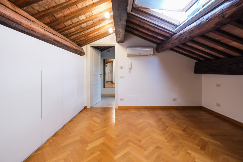 Nel cuore del centro storico, all’interno di una palazzina servita da ascensore composta da sole ...