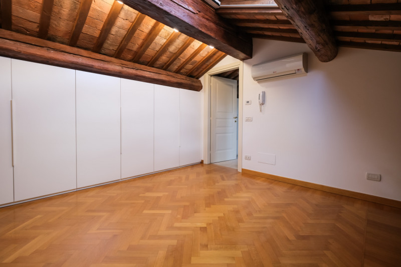 Nel cuore del centro storico, all’interno di una palazzina servita da ascensore composta da sole ...