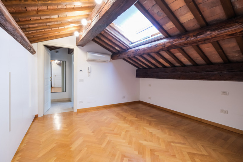 Nel cuore del centro storico, all’interno di una palazzina servita da ascensore composta da sole ...