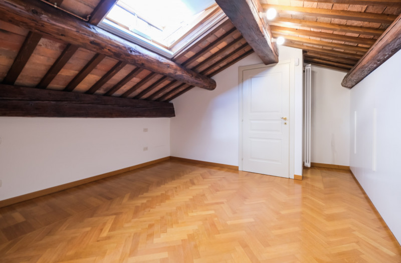 Nel cuore del centro storico, all’interno di una palazzina servita da ascensore composta da sole ...