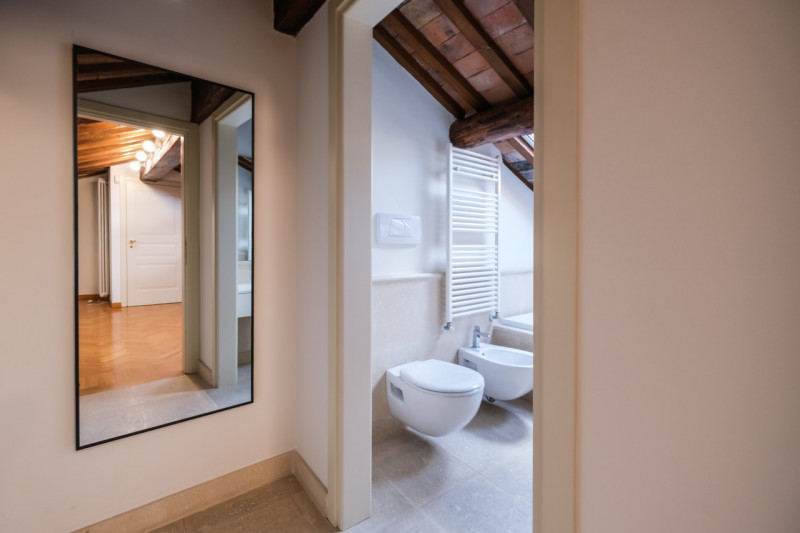 Nel cuore del centro storico, all’interno di una palazzina servita da ascensore composta da sole ...