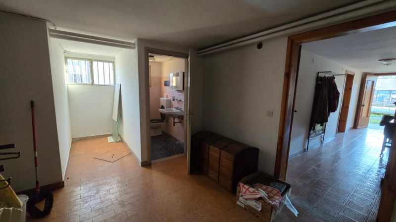 Cerchi una casa spaziosa, versatile e in posizione centrale, ideale per famiglie numerose o per c...