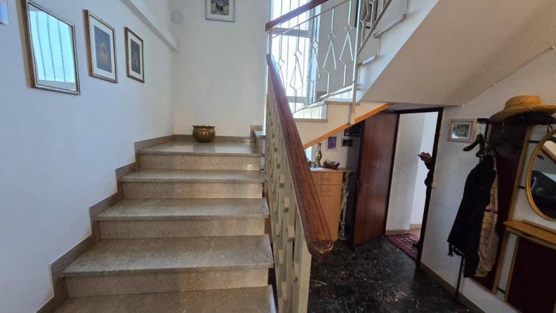 Cerchi una casa spaziosa, versatile e in posizione centrale, ideale per famiglie numerose o per c...