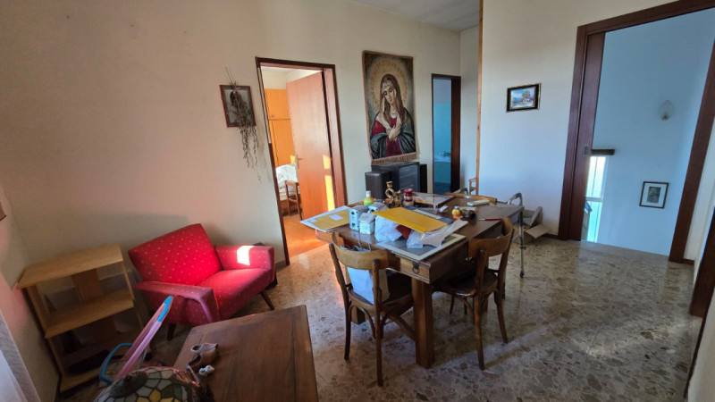 Cerchi una casa spaziosa, versatile e in posizione centrale, ideale per famiglie numerose o per c...