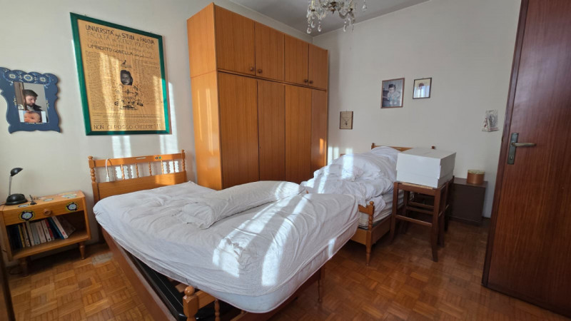 Cerchi una casa spaziosa, versatile e in posizione centrale, ideale per famiglie numerose o per c...