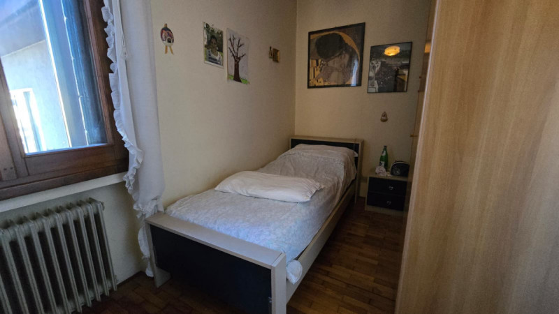 Cerchi una casa spaziosa, versatile e in posizione centrale, ideale per famiglie numerose o per c...