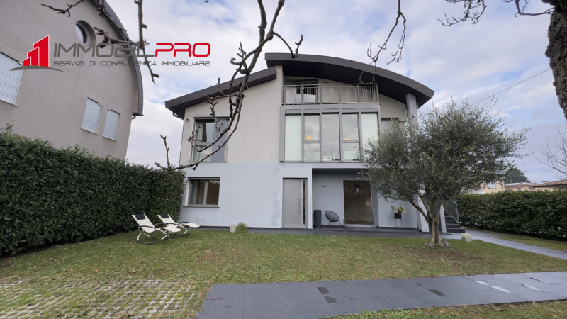 In una delle zone residenziali più apprezzate di Zanè (VI) proponiamo appartamento bicamere al pi...