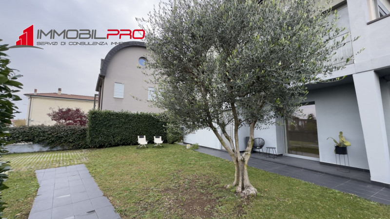 In una delle zone residenziali più apprezzate di Zanè (VI) proponiamo appartamento bicamere al pi...