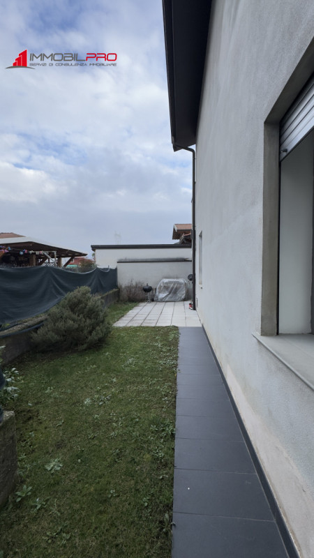 In una delle zone residenziali più apprezzate di Zanè (VI) proponiamo appartamento bicamere al pi...