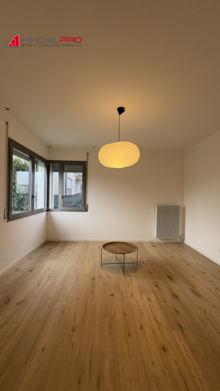 In una delle zone residenziali più apprezzate di Zanè (VI) proponiamo appartamento bicamere al pi...