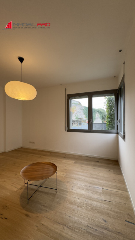 In una delle zone residenziali più apprezzate di Zanè (VI) proponiamo appartamento bicamere al pi...