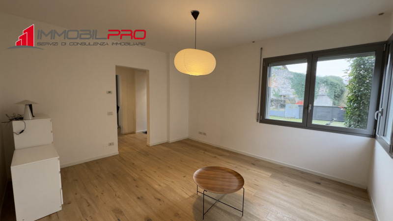 In una delle zone residenziali più apprezzate di Zanè (VI) proponiamo appartamento bicamere al pi...