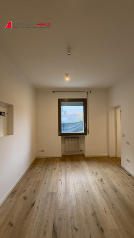 In una delle zone residenziali più apprezzate di Zanè (VI) proponiamo appartamento bicamere al pi...