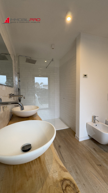 In una delle zone residenziali più apprezzate di Zanè (VI) proponiamo appartamento bicamere al pi...