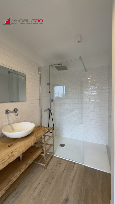 In una delle zone residenziali più apprezzate di Zanè (VI) proponiamo appartamento bicamere al pi...