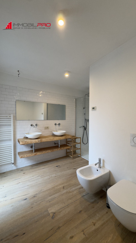 In una delle zone residenziali più apprezzate di Zanè (VI) proponiamo appartamento bicamere al pi...